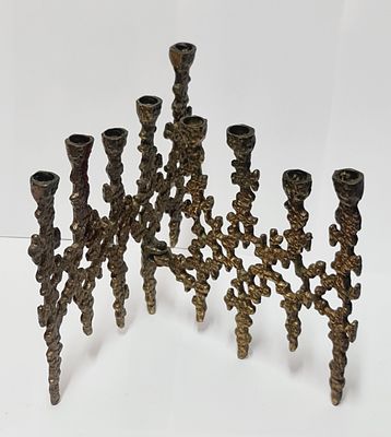 חנוכיית ברונזה דגם נטיפים, ככל הנראה אופנהיים, לא נמצאה חתימה
