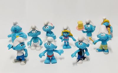 אוסף של דרדסים במגוון דמויות אהובות, חתום