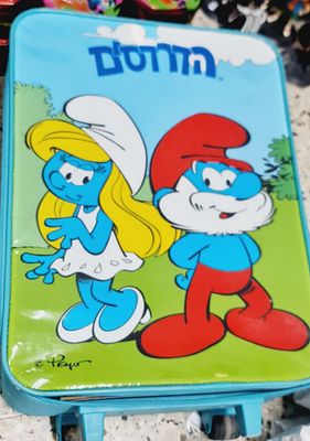 מזוודת טרולי דרדסים עם מגוון גדול של דמויות בנוסף , מזוודה בגודל אמיתי, ראה מידה בתמונות