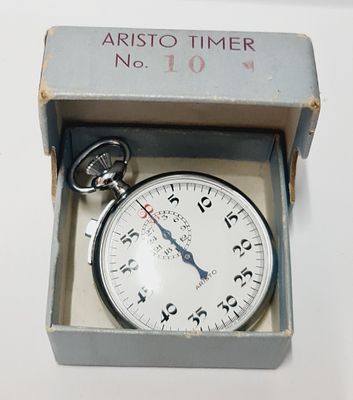 שעון כיס נתון במארז מקורי, מנגנון קווארץ
