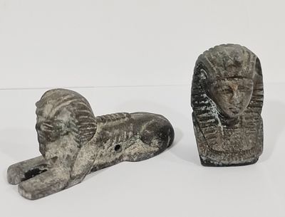 זוג פסלונים עשויים פליז יצוק, דוגמת פרעה והספינקס
