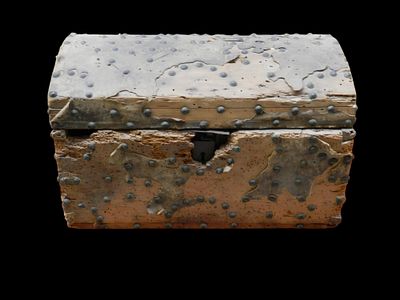 18th-century Spanish chest. Chest with its original wooden lid. Covered with tacks joined 