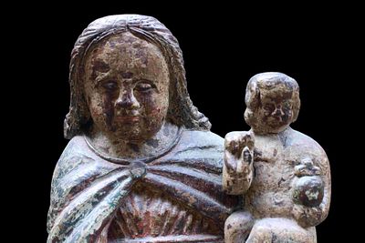 Anonymous Filipino, 19th century - Virgin with Child. Sculpture made of carved and polychromed 