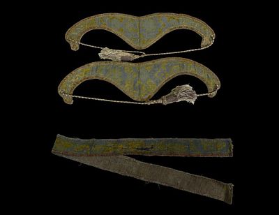 Pair of ruffs with a tie. Spain, 16th century. A pair of matching ruffs with one brocade strip 