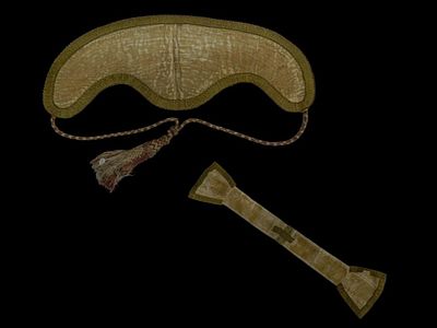 Collar&iacute;n and his Manipulus. 18th century. A set comprising a matching collar and cuffs, made of 