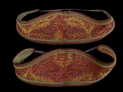 Pair of ruffs. Italy or Spain, c. 1575–1600. A pair of collars made from brocade in shades of 