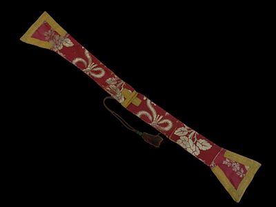 Manipulus. 19th century. A mullinard made of embroidered silk in shades of maroon and off-white. 
