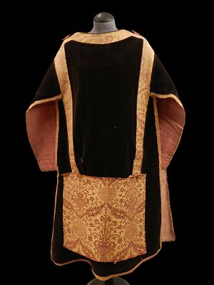 Dalmatica. Spain. 16th century. A dalmatic with a matching collar; the first is made of black 