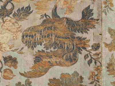 Cobertor, c. 1740. A bedspread made of blue embroidered silk featuring flowers, foliage, plant 