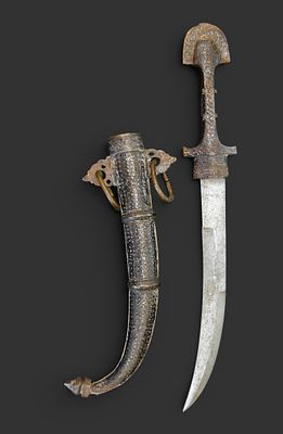 Gumia, Morocco. Moroccan gumia. Silver and brass scabbard. Condition: as is, requires cleaning. 37 cm