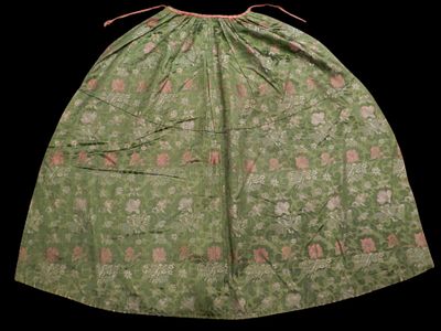 Silk cloak. 18th century. A green silk cape decorated with flowers and plant motifs. 18th 