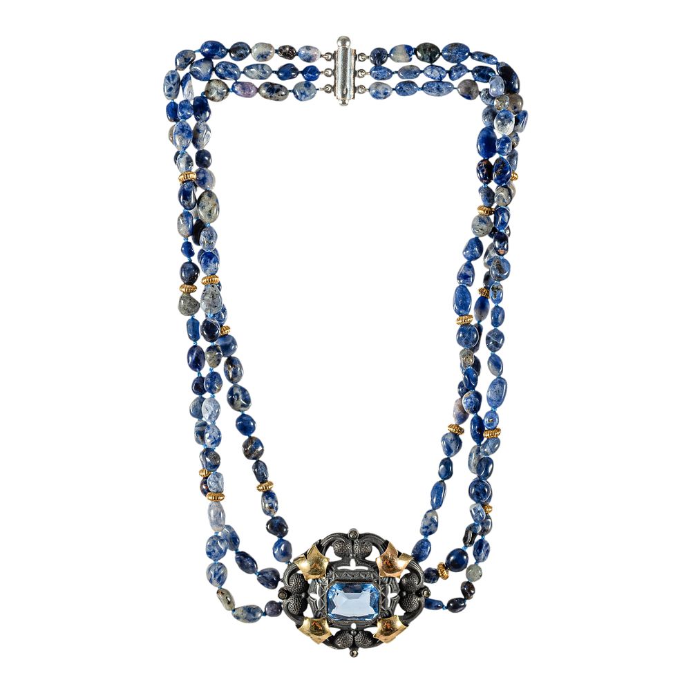 Gargantilla de tres tiras de sodalita en plata y plata pavonada y oro con espinela azul y 