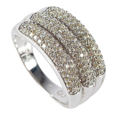 Sortija en oro blanco con triple banda de diamantes. . Sortija en oro blanco con triple banda 