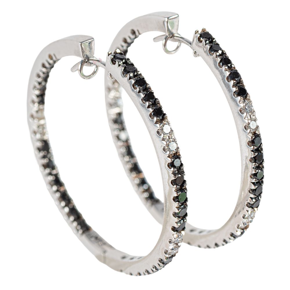 Pendientes criolla en oro blanco con diamantes blancos y negros. . Pendientes criolla en oro 