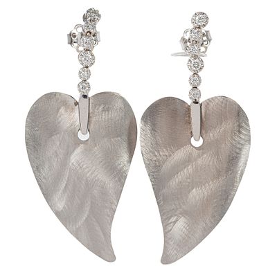 Pendientes largos diseño hoja oro blanco con diamantes. Pendientes largos diseño hoja oro 