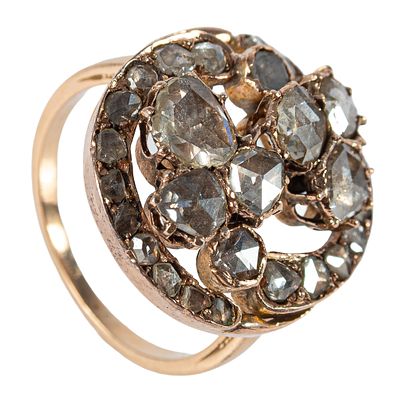 Sortija isabelina diseño circular en oro con diamantes, s.XIX. . Sortija isabelina diseño 