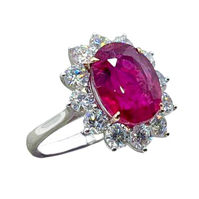 Sortija rosetón oro bicolor con turmalina rubelita y diamantes. . Sortija rosetón oro bicolor 