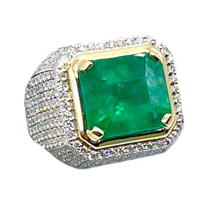 Sortija sello en oro bicolor con esmeralda y diamantes. . Sortija sello en oro bicolor con 