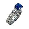 Sortija doble en oro blanco con zafiro azul "Royal Blue" y diamantes. . Sortija doble en oro Image - 2