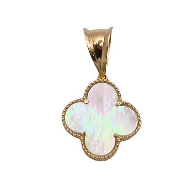 Colgante estilo Van Cleef en oro y madreperla. 1,70 gr.