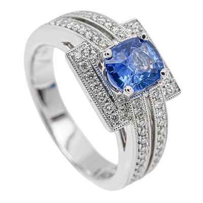 Sortija en oro blanco con zafiro azul de Ceyl&aacute;n y diamantes. Sortija en oro blanco con zafiro 