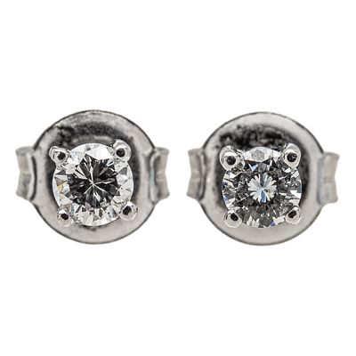 Pendientes "stud" en oro blanco con diamante. . Pendientes "stud" en oro blanco con diamante 