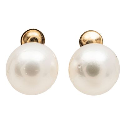 Pendientes en oro con perla Australiana. Pendientes en oro con perla Australiana de 8 mm. 
4,98 gr.