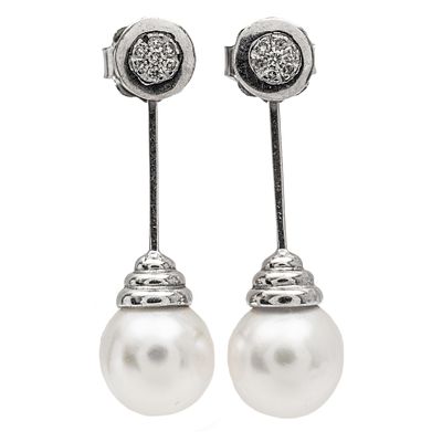 Pendientes largos en oro blanco con diamantes y perla Australiana. . Pendientes largos en oro 