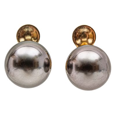 Pendientes en oro con perla Tahit&iacute;. . Pendientes en oro con perla Tahit&iacute; de 10 mm. 
4,12 gr.