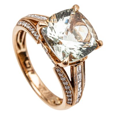 Sortija en oro rosa con diamantes y cuarzo verde. . Sortija en oro rosa con centro de cuarzo 