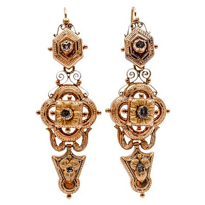 Pendientes largos Isabelinos en oro con diamantes, tercer cuarto del s.XIX. . Pendientes largos 