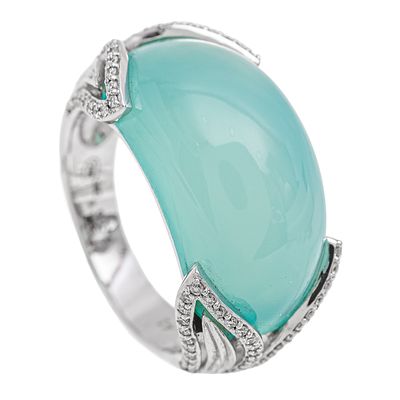 Sortija dise&ntilde;o bomb&eacute; en oro blanco con aventurina verde y diamantes. Sortija dise&ntilde;o bomb&eacute; en 