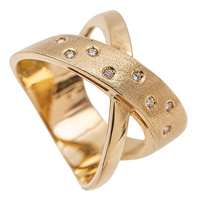 Sortija dise&ntilde;o cruzado en oro con diamantes. Sortija dise&ntilde;o cruzado en oro mate y brillo con 