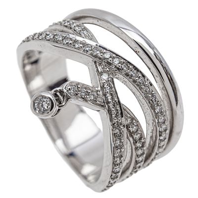 Sortija en oro blanco con diamantes. Sortija en oro blanco con bandas cruzadas de diamantes 