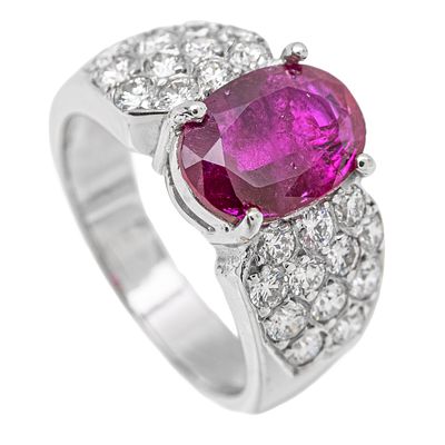 Sortija en oro blanco con rub&iacute; y diamantes. Sortija en oro blanco con rub&iacute; Burma de Myanmar 