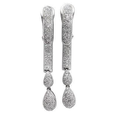 Pendientes largos semirr&iacute;gidos en oro blanco con diamantes. Pendientes largos semirr&iacute;gidos en 