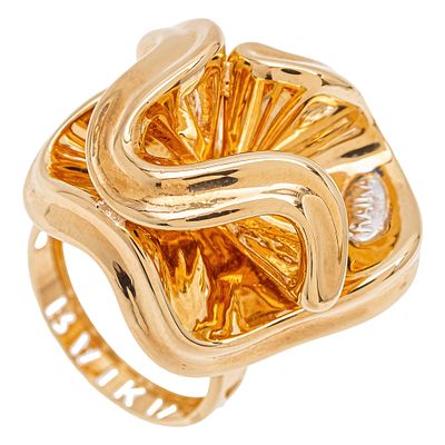 Sortija dise&ntilde;o floral de la firma Raika en oro. 
7,34 gr. N&ordm; 20.
