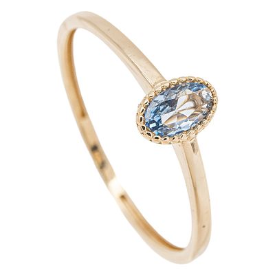 Sortija en oro 9K con zafiro azul. Sortija en oro 9K con centro de zafiro azul talla oval, 0,20 