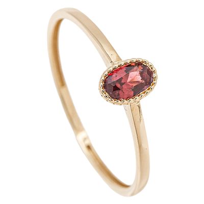 Sortija en oro 9K con rub&iacute;. Sortija en oro 9K con centro de rub&iacute; talla oval, 0,20 ct aprox. 
0 