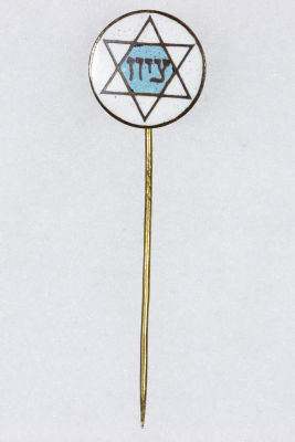GERMAN "ZION" STICKPIN. Ca. late 1920-1935 German-made enameled brass pin, the head .75 in. wide 