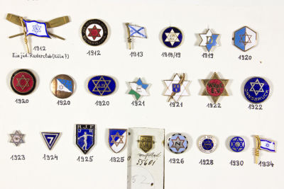GROUPING OF JEWISH ORIGANIZATIONS' PINS MADE BY GERMAN MAKER DEUMER, 1912 TO 1934 (22). An 