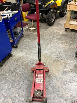 Pittsburgh Automotive 3-Ton Low Profile Floor Jack. Pittsburgh Automotive low-profile hydraulic 