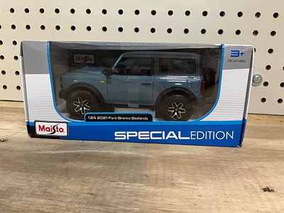 Maisto 1:24 2021 Ford Bronco Die-Cast Model. Maisto Special Edition 1:24 scale die-cast model of 