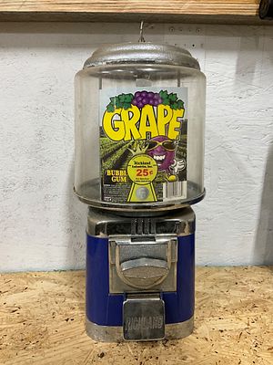 Richland Gumball Machine with Glass Globe. Richland gumball vending machine featuring a glass 