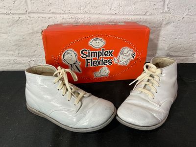 Simplex Flexies White Leather Infant Shoes with Box. Simplex Flexies white leather infant shoes
