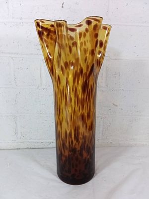 Fenton Amberina-Style Ruffled Glass Vase. Fenton glass vase featuring an amberina-style blend of 