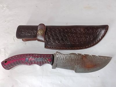Damascus Bowie Knife with Leather Sheath. Damascus Bowie knife featuring a distinct patterned 