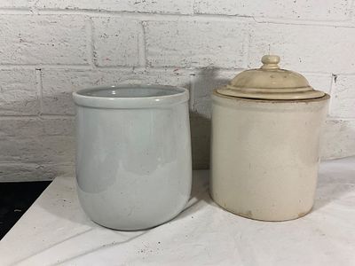 Two Stoneware Crocks with Lid. Two stoneware crocks, one with a cream-colored matte finish and a 