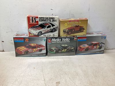 5 Plastic Model Car Kits in Original Boxes. Five plastic model car kits, all in original boxes 