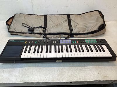 Yamaha PSR-12 Keyboard with Soft Carry Case. Yamaha PSR-12 electronic keyboard featuring 49 